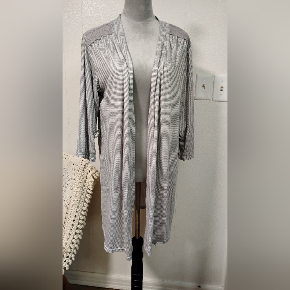 Tahari Robe Coverup Medium Open Front Lightweight Lounge Casual Summer Breezy